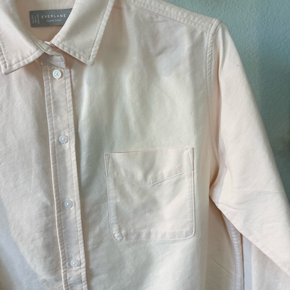 Everlane | The Must-Have Oxford Shirt in Apricot - Picture 3 of 9